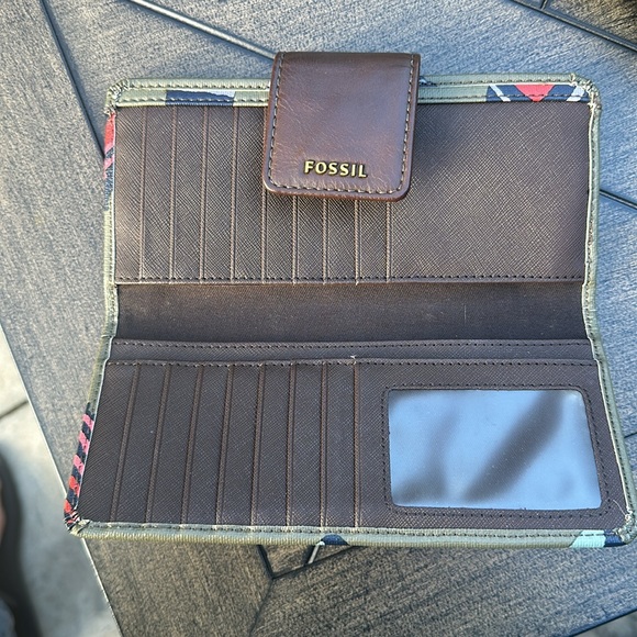 Fossil crossbody bag and matching wallet. - Picture 2 of 7